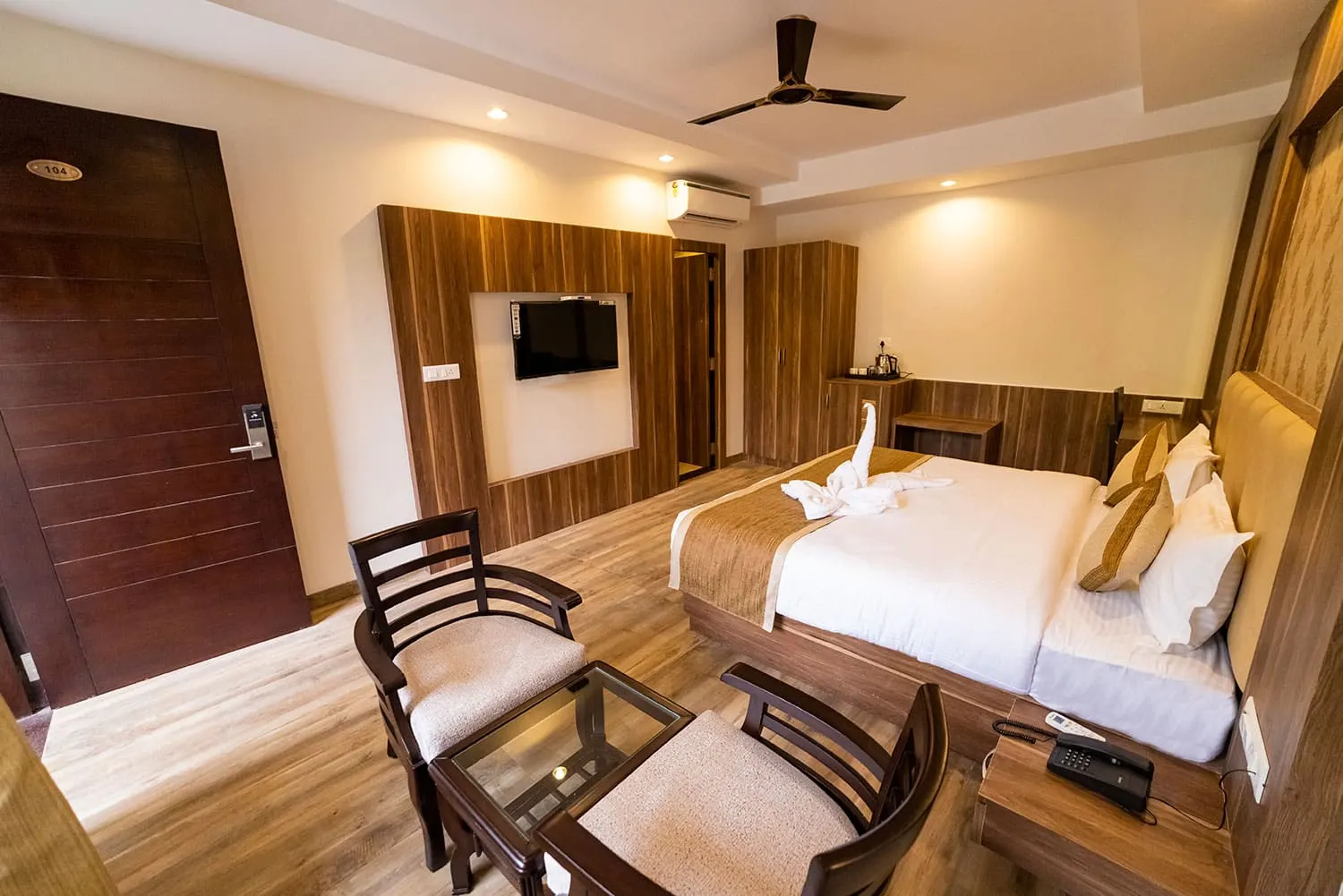 Deluxe Room (Window View) - View 3